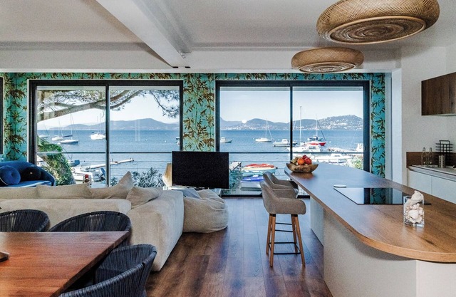 Seafront Villa*Waterfront-Sea Acces-Giens Peninsula-Sea and Mountain Pleasure