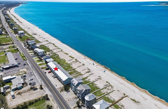 SEAGULL 6 IS A GULF FRONT 2BD/2.5BA IMMACULATE TOWNHOME, AMAZING SUNSETS!