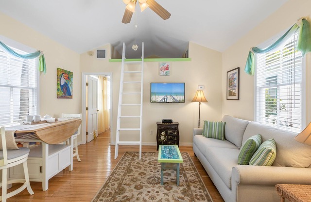 SEAPORT SANCTUARY ~ Come and Enjoy this Romantic & Lovely Couples Hideaway!
