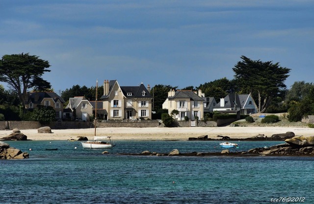 Seaside house 50 metres from the beach - enclosed garden - wifi - Brignogan