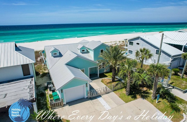 "Seas the Day" Charming Beachfront Home w/Cozy Firepit and New Game Room