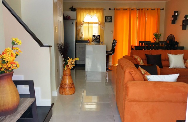 Seascape Escapade - Cozy Townhouse 10mins from Norman Manley Int'l Airport