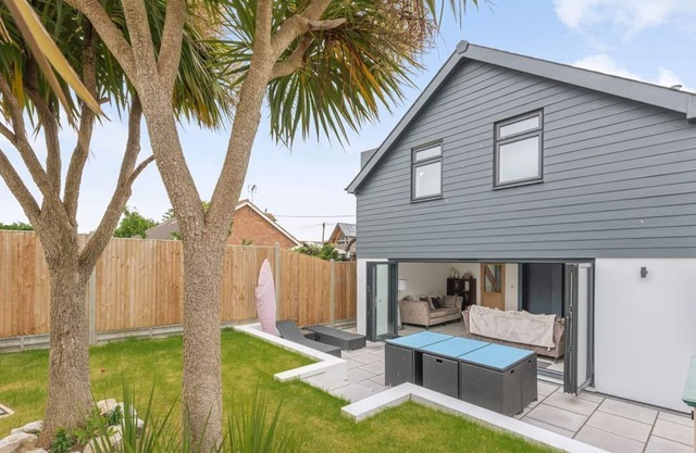 Seaside Beach location, welcome to our Beach Hut with access to a private beach