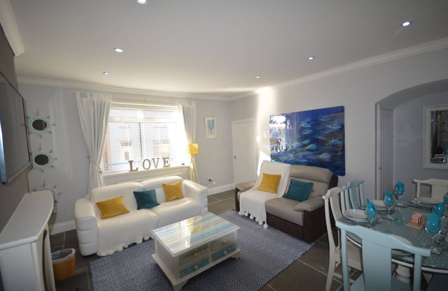 SEASIDE COTTAGE WITH SEA VIEWS