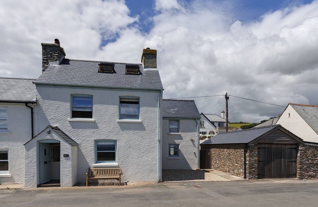 Seaside Cottage - Perfect For Romantic Getaways Throughout The Year