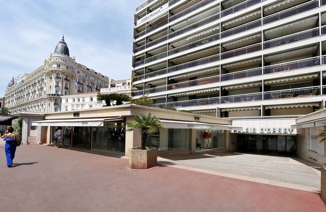 Seaside flat in central Croisette on a high floor sleeping 6