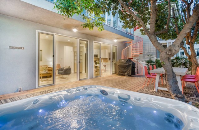 Seaside Hideaway w Hottub in Mussel Shoals