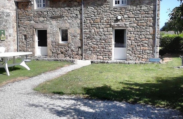 Seaside house with WiFi, parking, private garden