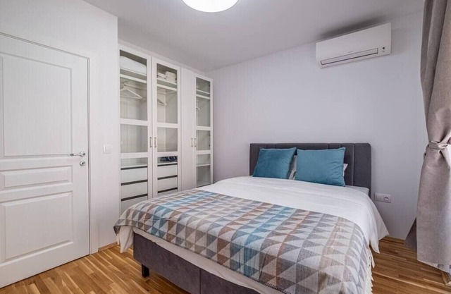 Seaside Luxury Complex Apartment