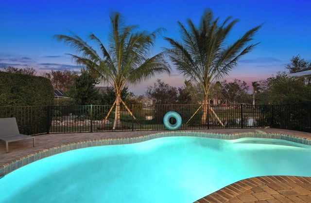 Seaside Memories - 10 minutes to the beach, lake view, pool, A/C gaming room