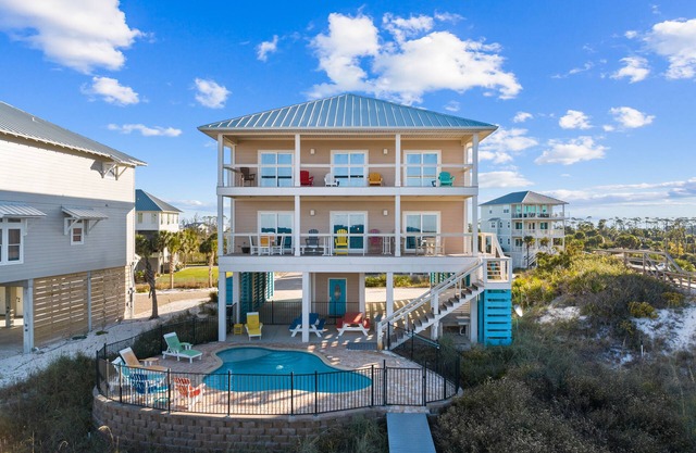 Seaside SeaEsta: Charming Beachfront Home- Sleeps 14, Priv. Pool, Pet Friendly!