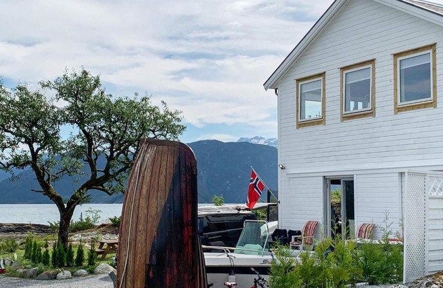 Seaside Serenity in Hardangerfjord-By Traum