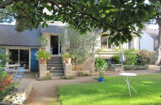 Seaside villa, 100 m from the beach, large garden, 3-star rating