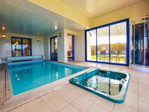 Seaside Villa with Pool in Moëlan