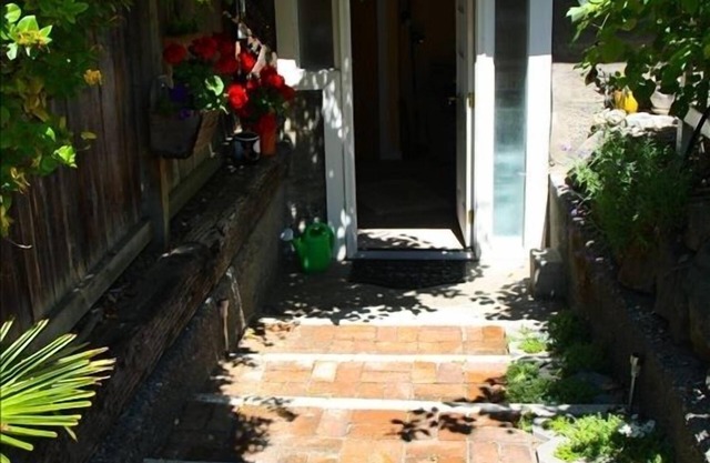 Seattle at its Best - a Great Neighborhood for Walking!