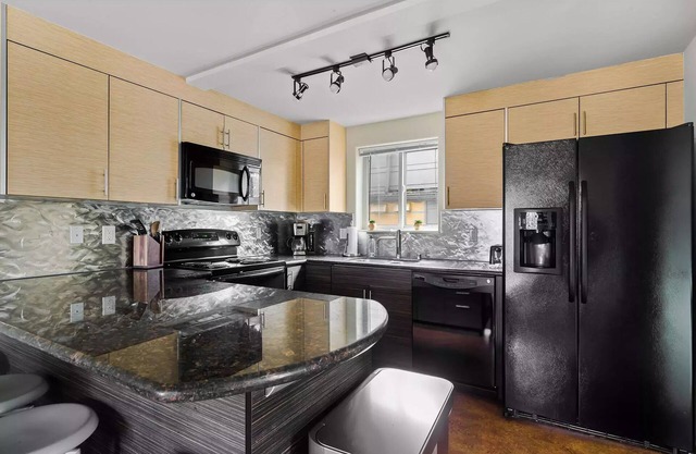 Seattle: U District Retreat, Free Parking