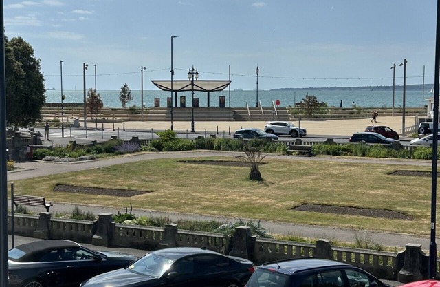 Seaview Retreat & Private Parking