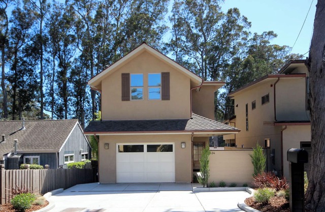 Seaview Terrace: New Listing with Spectacular Ocean Views!
