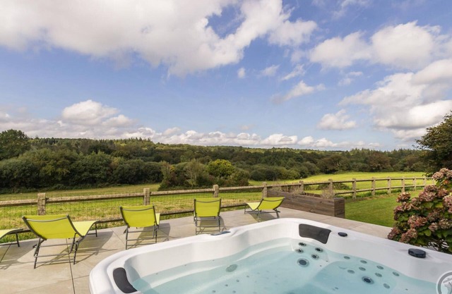 Secluded house with private spa, foosball, fireplace, and electric charging