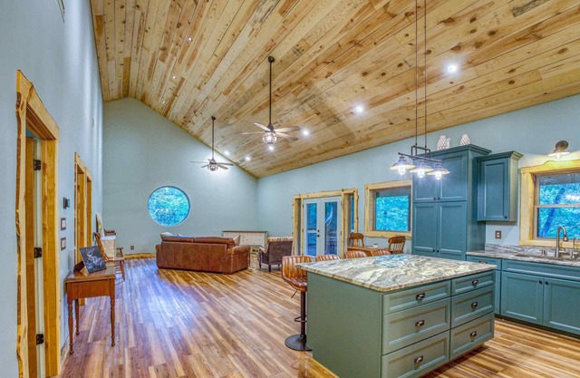 Secluded Cabin Getaway in the Woods!