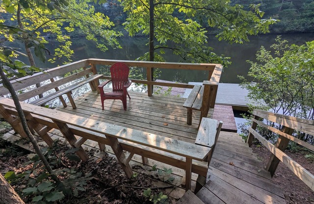 Secluded 3-bedroom, 2-loft lakefront house in private Sleepy Hollow community.