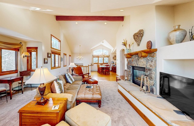 Secluded 3-level retreat with hot tub, W/D, & free shuttle to Arrowhead lift