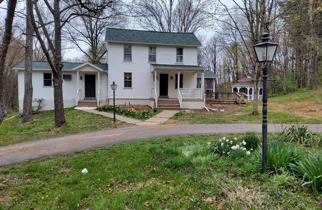 Secluded 4-Bedroom house on wooded waterfront property adjoining Penn's Creek.