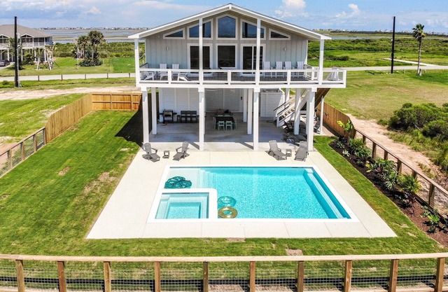 Secluded Bay House w/private pool, hot tub