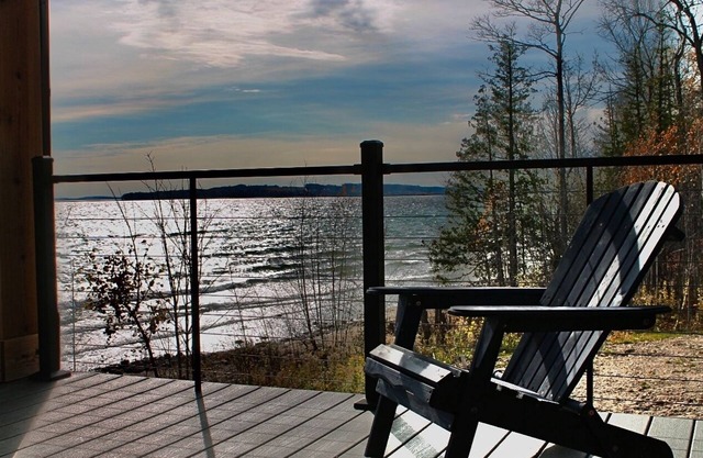 Secluded Bayfront Cottage with Stunning views
