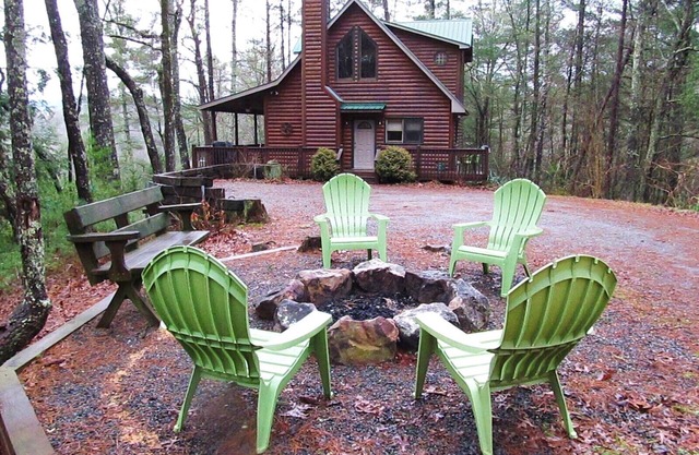 Secluded Cabin - Mountain Views with Nature Trail Along River