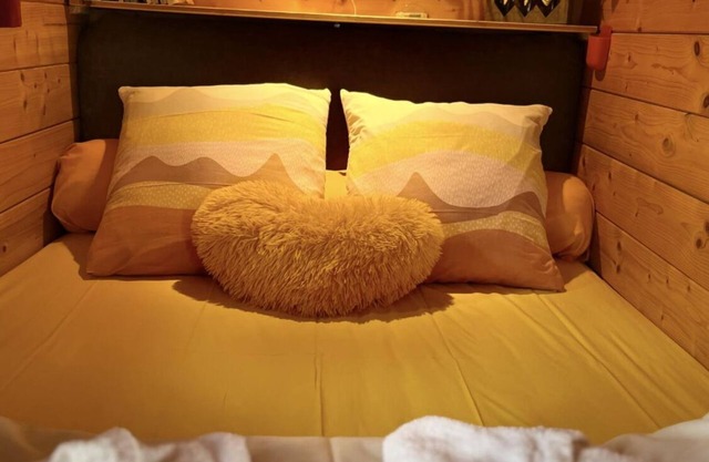 Secluded caravan, ideal for romantic or family get-togethers