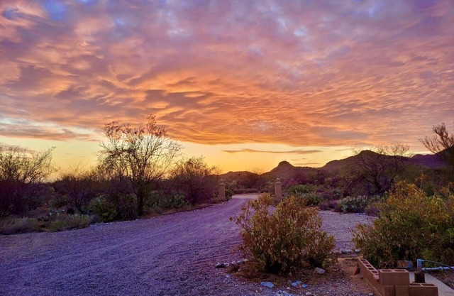 Secluded Casita w/King Bed + Mountain Views!