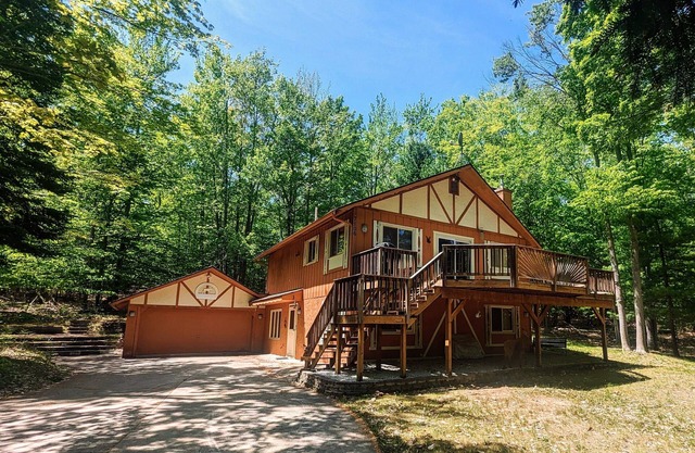 Secluded Chalet in Michaywe w/pool access. Golf + Ski/Snowmobile paradise.