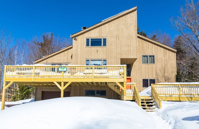 Secluded Chalet, Mountain Views, Sauna+ Hotub (Near Stratton, Magic, Bromley Mt)