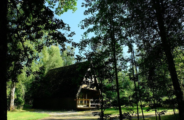 Secluded, cosy cottage on the banks of a Highland river