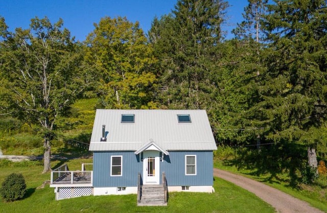 Secluded Cottage on 85 Acres – Peaceful Country Retreat Surrounded by Nature