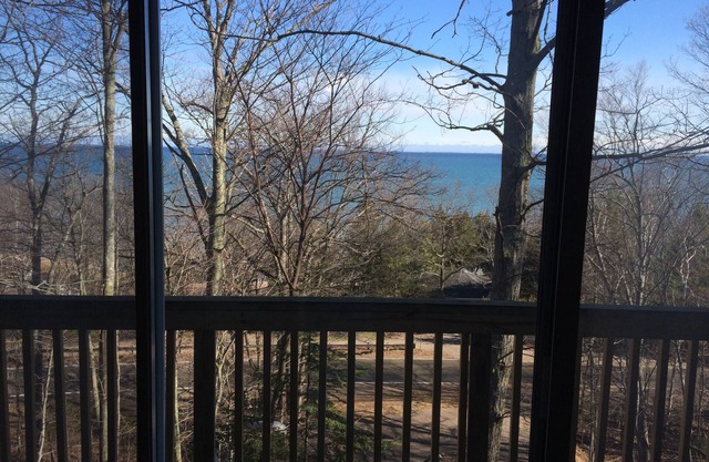 Secluded Cottage On Tunnel Of Trees w/Private Lake Michigan Beach Access
