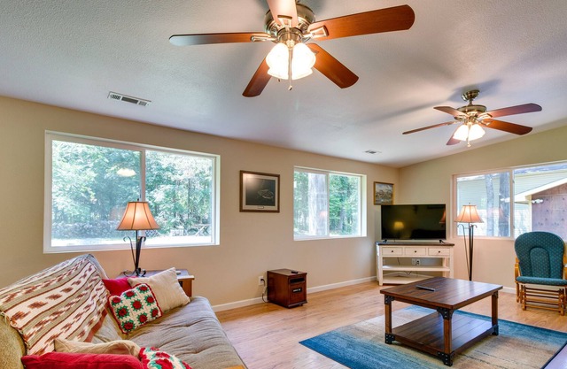 Secluded Diamond City Home w/ Fire Pit!