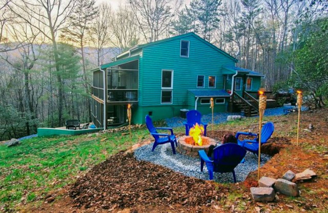 Secluded dog-friendly cabin w/grill, deck, forest & mountain views, 4x4 required