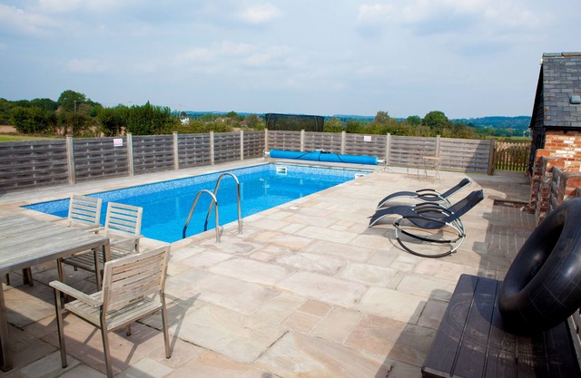 Secluded, family and pet friendly - close to Peppa Pig World and the New Forest