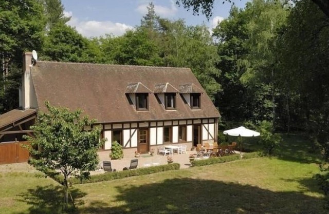 Secluded Family Rustic Home in Sologne Forest, Near Loire Castles