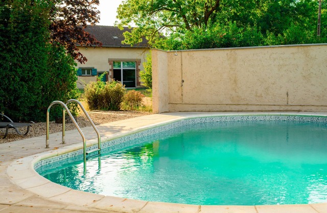 Secluded group gite with all comforts (pool, spa, sauna, summer kitchen)