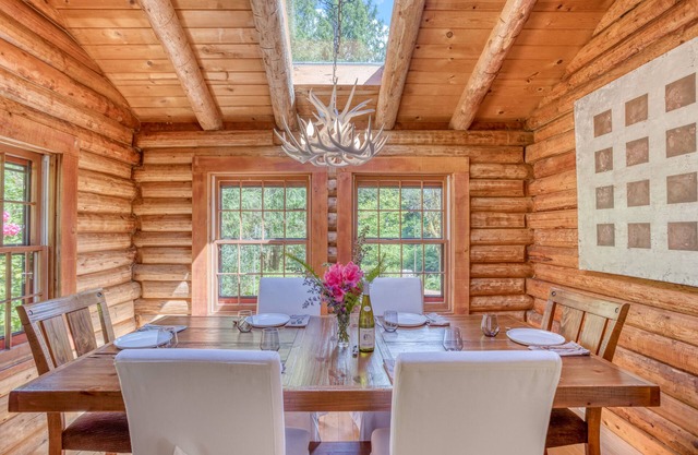 Secluded Haven with Hot Tub, Large Deck, Private Creek, 6 Minutes to Beach!