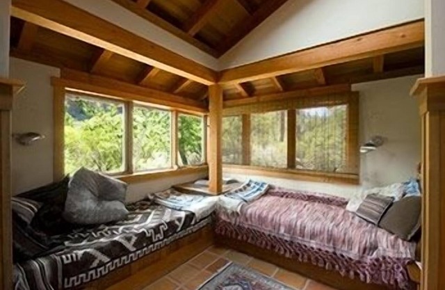 Secluded Hideaway Cottage By Mt Stream Near Hiking, Biking, Skiing, Hot Springs
