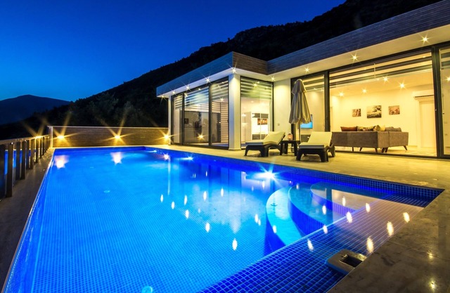 Secluded Honeymoon Villa with Heated Indoor Pool and Panoramic View