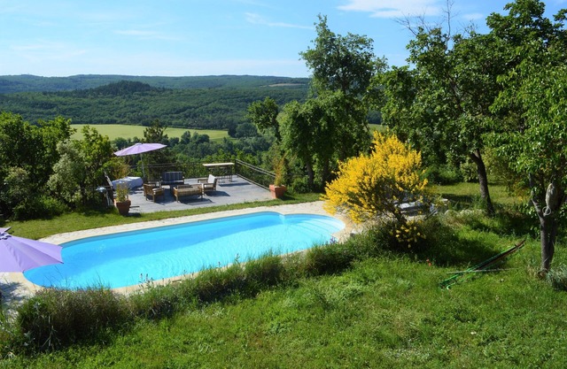 Secluded house in the heart of nature, with swimming pool and panoramic view