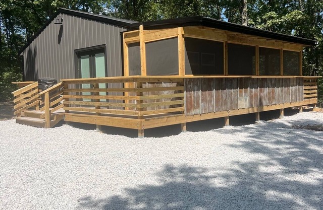 Secluded Hunting & Fishing cabin in the Woods - Osceola, MO