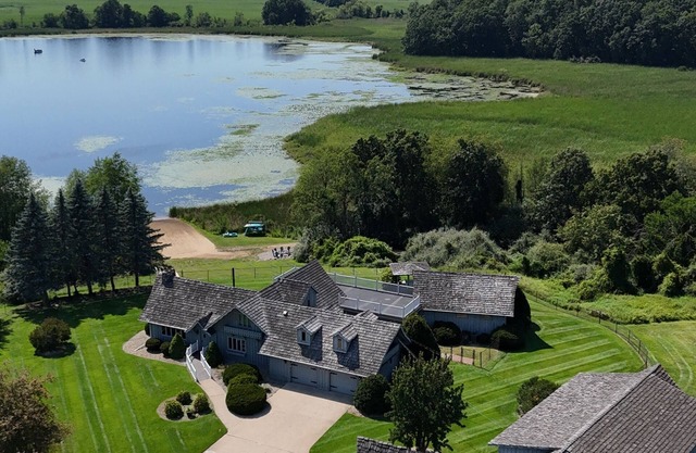 Secluded Lakefront Chalet
