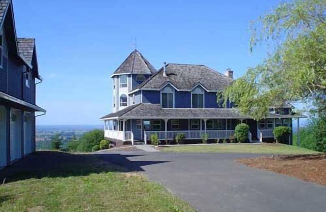 Secluded large home. Wooded setting. Easy commute to downtown.