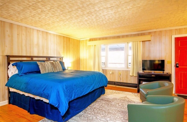 Secluded Lodge*Full kitchen + King Bed